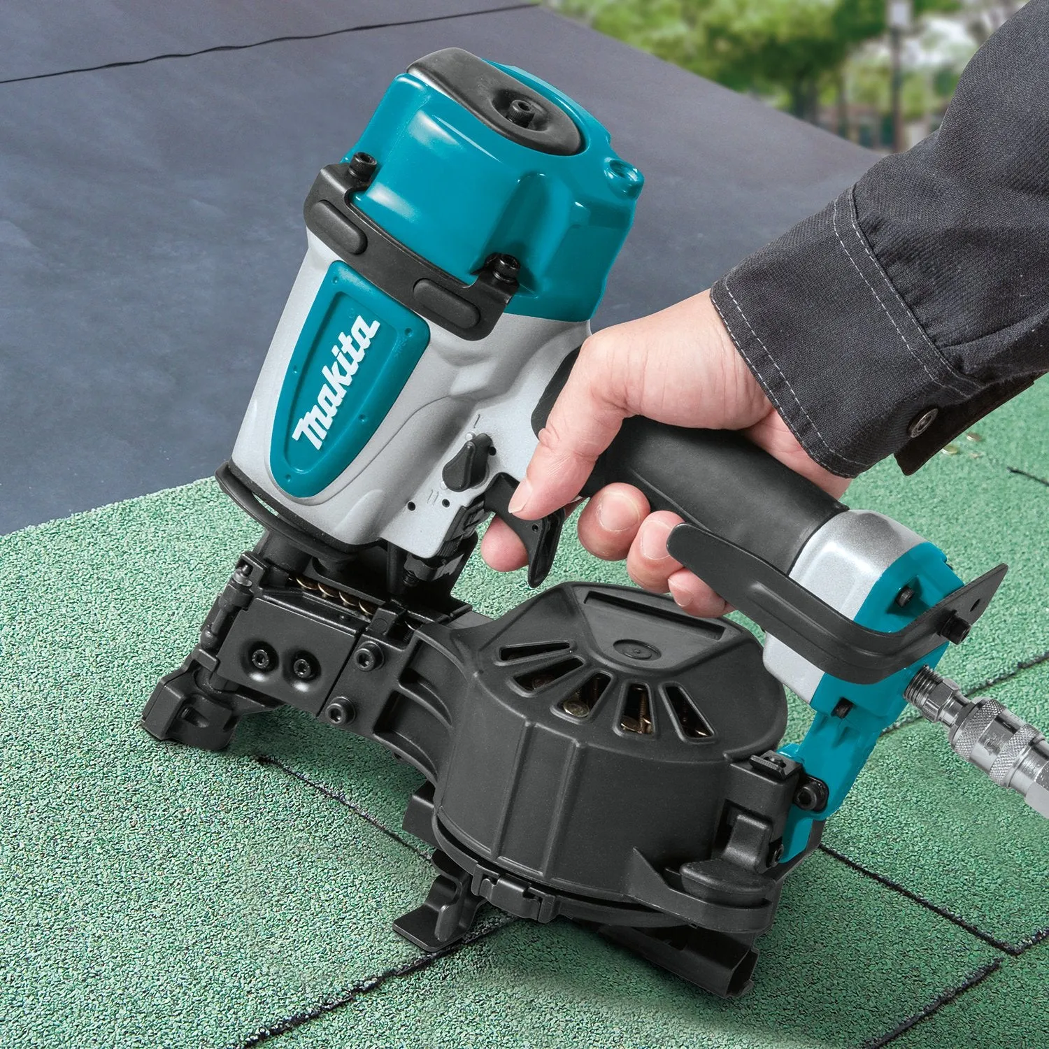 Makita (AN454-R) 1-3/4" Coil Roofing Nailer (Factory Reconditioned)